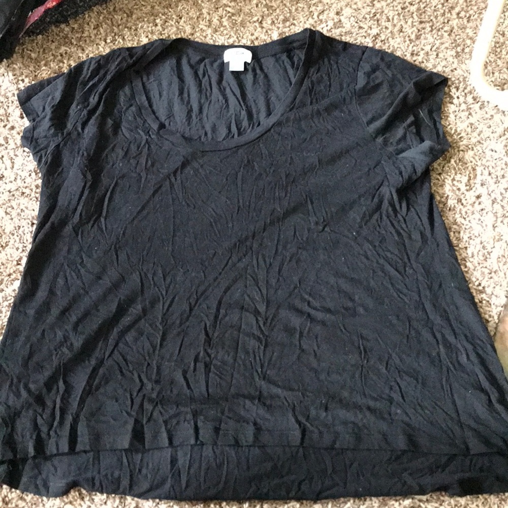 All black scoop neck t-short